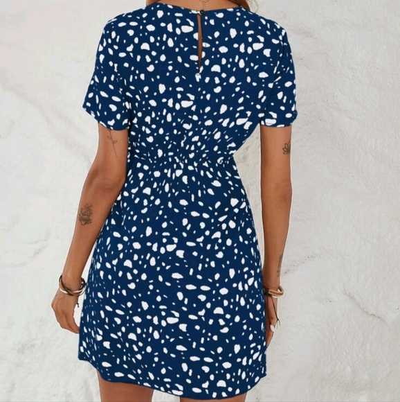 Shein short sleeve wrap dress - Picture 3 of 4